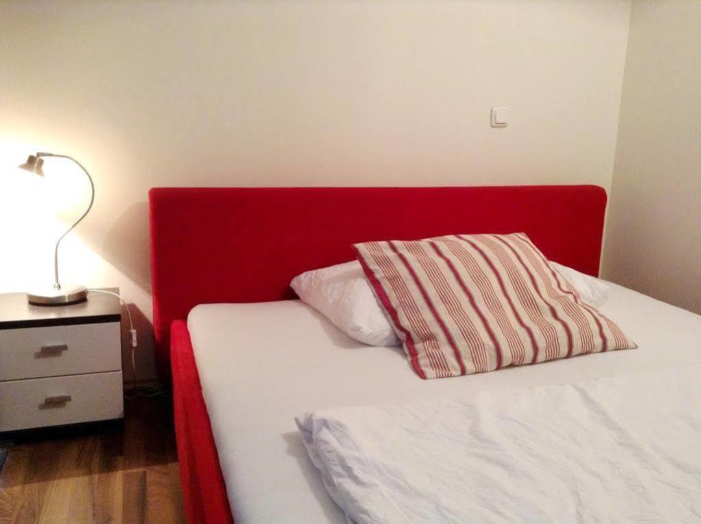 Hotel Turmfalke 24H Check In Linz Extérieur photo
