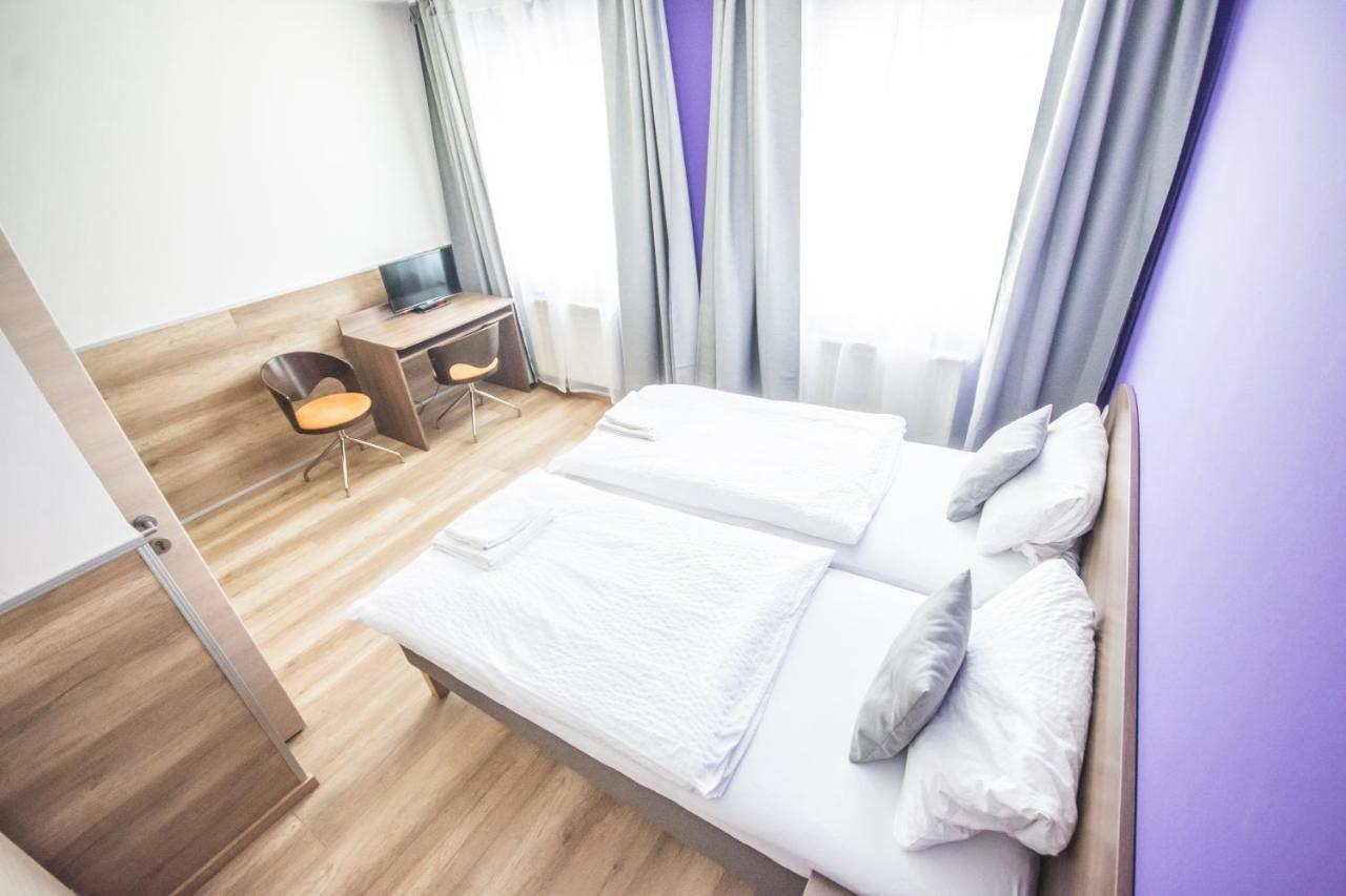 Hotel Turmfalke 24H Check In Linz Extérieur photo