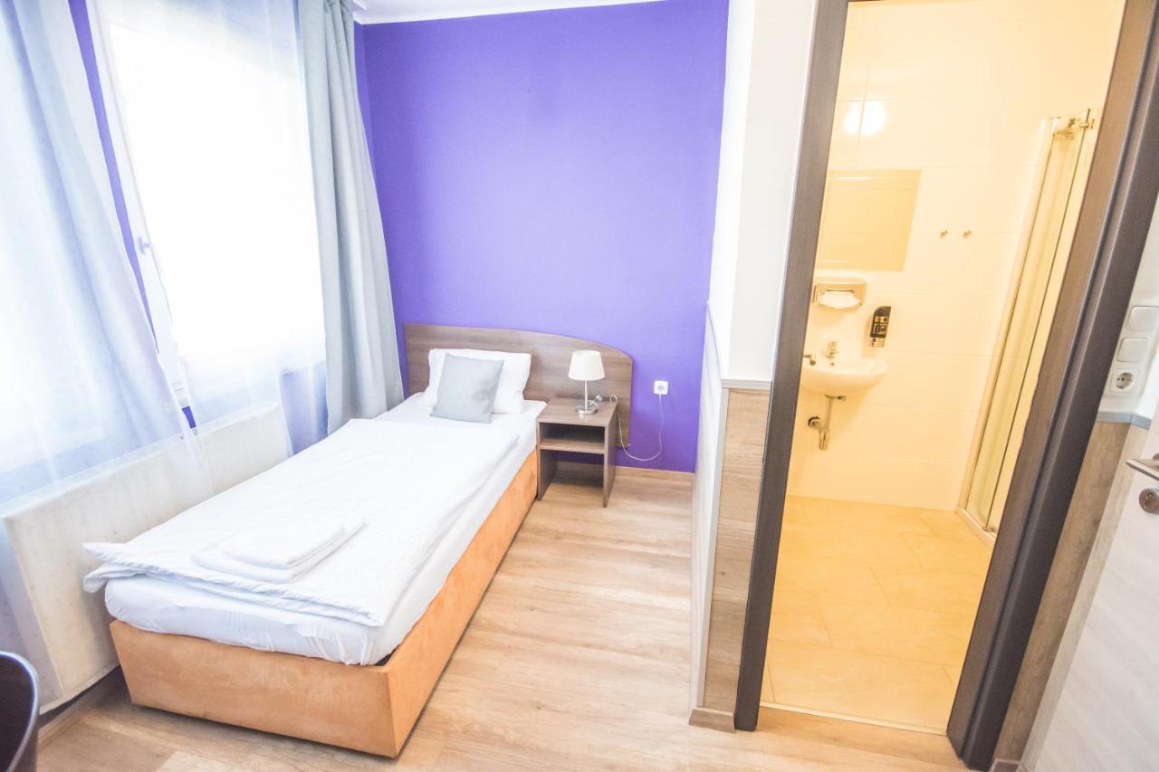Hotel Turmfalke 24H Check In Linz Extérieur photo